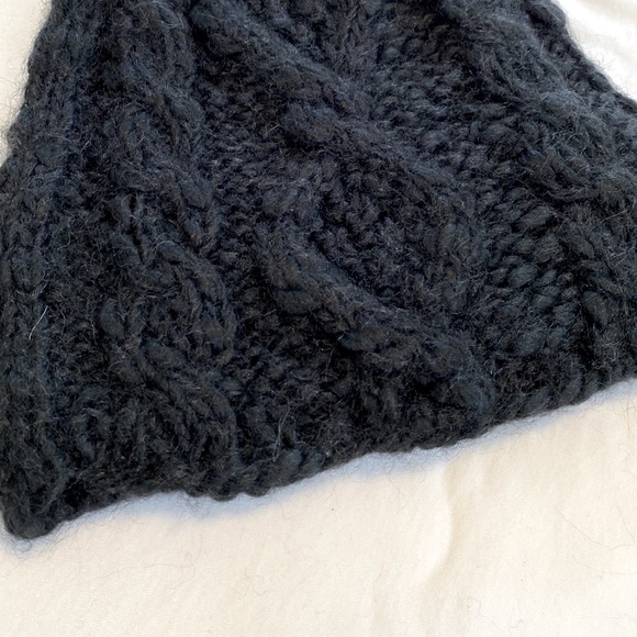 FOURSQUARE Floral Crochet Pom Knit Beanie - Picture 4 of 11